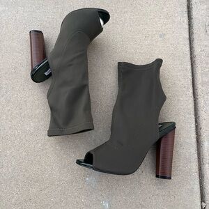 Cape Robbin Connie 3 olive peep toe lycra ellastic. Boots for women. Size 6